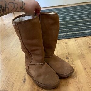 Emu sheepskin boots